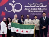 فريق جامعة دمشق يتأهل إلى ربع نهائي بطولة آسيا للمناظرات باللغة العربية - الإخبارية السورية